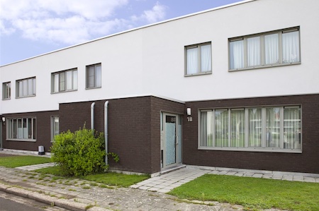 Renovatie van ruim 200 woningen uit de jaren zestig, met veel aluminium detailleringen